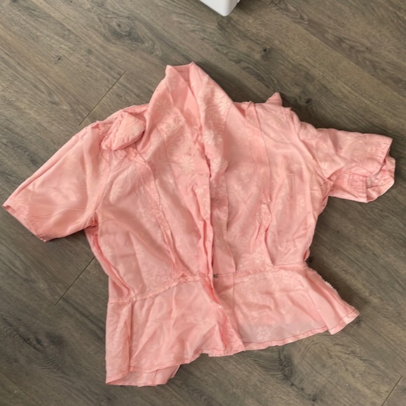 Vintage 1940s Pink Taffeta Flower & Bow Novelty Print Blouse -Peplum Puff Sleeve - Picture 14 of 16